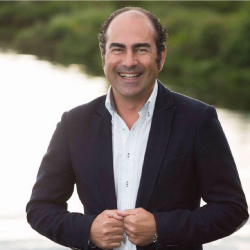 Cesáreo González